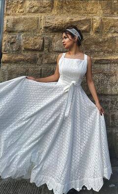 Avneet Kaur: ਬੈਕਲੇਸ ਫ੍ਰੌਕ ਪਾ ਕੇ ਅਵਨੀਤ ਕੌਰ ਨੇ ਲਾਇਆ ਬੋਲਡਨੈੱਸ ਦਾ ਓਵਰਡੋਜ਼ ਤੜਕਾ, ਵੇਖੋ ਤਸਵੀਰਾਂ