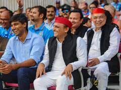 IND Vs ENG: इकाना स्टेडियम में इस अंदाज में दिखे अखिलेश यादव, एक्टर वेंकटेश समेत कई VIP मेहमान आए नजर