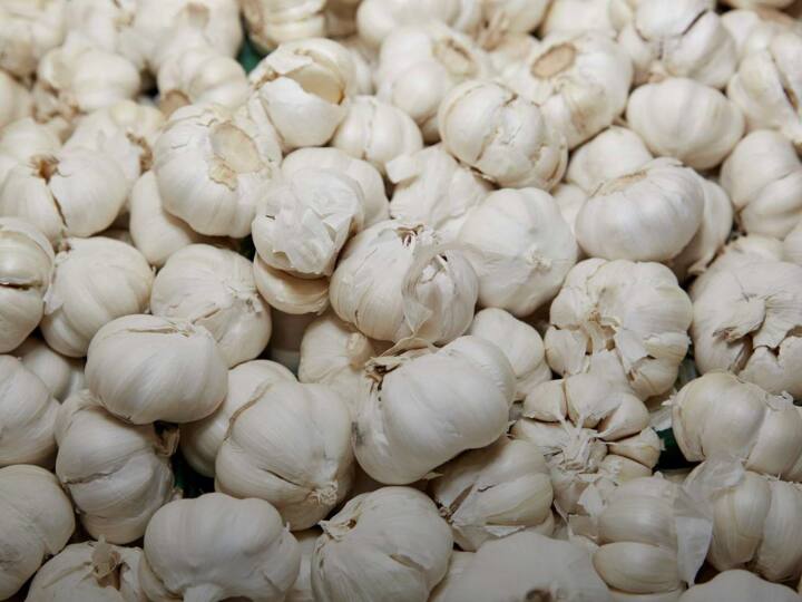 Do you know how fake garlic is made in China know all detail क्या आप जानते हैं चीन में कैसे बनता है नकली लहसून? हैरान कर देगी ये डिटेल