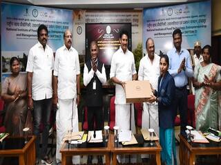 Free Laptop: அரசுப்பள்ளி மாணவர்களுக்கு லேப்டாப் எப்போது?- அமைச்சர் அன்பில் தகவல்