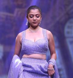 South Pics: વર્લ્ડકપની વચ્ચે વિરાટ પર ફિદા થઇ સાઉથની આ હૉટ હસીના, તસવીરો જોઇને અનુષ્કાને પણ થશે જલન....