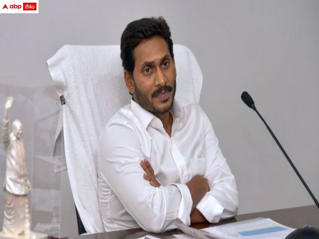 Vizianagaram Train Accident CM Jagan Mohan Reddy Raises Questions Latest Telugu News Vizianagaram Train Accident: విజయనగరం రైలు ప్రమాదం - ట్విట్టర్ వేదికగా సీఎం జగన్ ప్రశ్నల వర్షం
