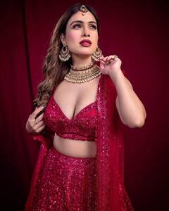 Super Look: લાલ ચણીયા-ચોળીમાં નેહા મલિકે કાતિલ અદાઓનો કેર વર્તાવ્યો, ગ્લેમરસ લૂક પર ફેન્સ ફિદા