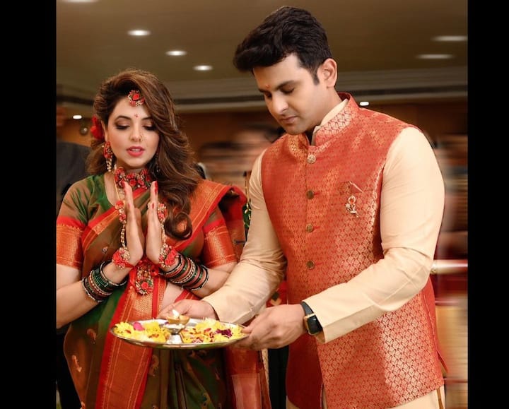 संकेत भोसले आणि सुगंधा मिश्रा यांनी शेअर केलेल्या डोहाळे जेवणाच्या कार्यक्रमाच्या फोटोवर नेटकऱ्यांनी लाइक्स आणि कमेंट्सचा वर्षाव केला. बेबीका धुर्वे,हेमंत थत्ते,गौहर खान, मुक्ती मोहन यांनी देखील संकेत भोसले आणि सुगंधा मिश्रा यांनी शेअर केलेल्या फोटोवर कमेंट्स केल्या आहेत.