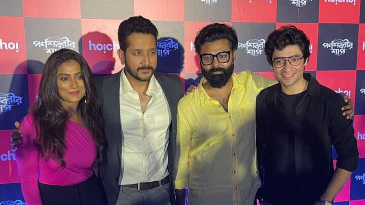 চিরঞ্জিত ছাড়াও এই সিরিজে রয়েছেন সুরঙ্গনা বন্দ্যোপাধ্যায় (Surangana Banerjee), গৌরব চক্রবর্তী (Gaurav Chakrabarty), অনিন্দিতা বসু (Anindita Bose) ও অর্ণ মুখোপাধ্যায় (Arna Mukhopadhyay)।