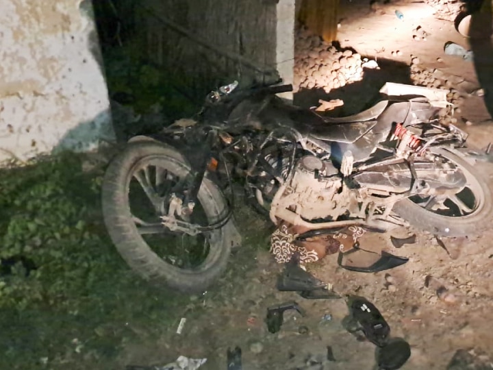 Samastipur Firing: समस्तीपुर में युवक को मारी गोली, जख्मी को ले जा रहे दारोगा को भीड़ ने पीटा, बाइक और दुकान में तोड़फोड़