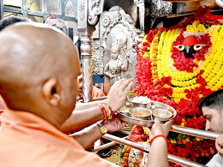 CM Yogi In Mirzapur: सीएम योगी ने मिर्जापुर को दी करोड़ों की सौगात, मां विंध्यवासिनी मंदिर में की पूजा-अर्चना UP CM Yogi Adityanath visit Mirzapur offered prayers in Maa Vindhyavasini temple ann CM Yogi In Mirzapur: सीएम योगी ने मिर्जापुर को दी करोड़ों की सौगात, मां विंध्यवासिनी मंदिर में की पूजा-अर्चना