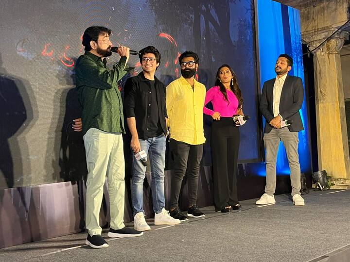 ভূতের ছবি তৈরি করলেও, পরমব্রত নিজে ভূতে বেজায় ভয় পান অবশ্য। এই ছবি এবার দর্শকদের কতটা ভয় দেখাতে পারে সেটাই দেখার