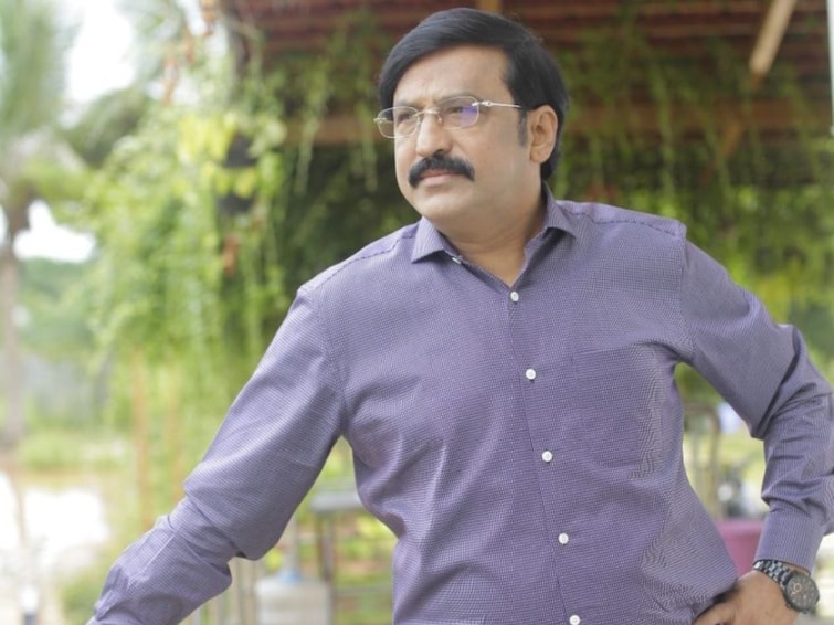 Actor Vadlamani Srinivas served as a joint collector before entering the film industry Vadlamani Srinivas: జాయింట్ కలెక్టర్ జాబ్ వదిలేసి, సినిమాల్లో కోట్లు సంపాదిస్తున్న నటుడు!