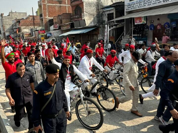 समाजवादी पार्टी के अध्यक्ष अखिलेश यादव ने सोमवार को कहा कि उनकी पार्टी के ‘पीडीए’ (पिछड़े, दलित और अल्पसंख्यक) में अगड़े और आदिवासी सहित हर कोई शामिल है.