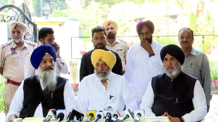 Chief Minister should hold a meeting with  all political parties to outline the proposed debate on November 1 Punjab News: ਮੁੱਖ ਮੰਤਰੀ 1 ਨਵੰਬਰ ਦੀ ਤਜਵੀਜ਼ਸ਼ੁਦਾ ਬਹਿਸ ਦੀ ਰੂਪ ਰੇਖਾ ਤੈਅ ਕਰਨ ਅਤੇ ਨਾਲ ਹੀ ਏਜੰਡਾ ਤੈਅ ਕਰਨ ਵਾਸਤੇ ਸਾਰੀਆਂ ਸਿਆਸੀ ਪਾਰਟੀਆਂ ਦੇ ਪ੍ਰਤੀਨਿਧਾਂ ਨਾਲ ਮੀਟਿੰਗ ਕਰਨ