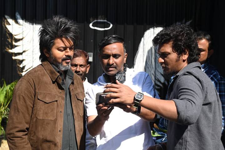 இதற்கு முக்கிய காரணம் படத்தின் மீது இருந்த ஹைப்தான். முதல் பாதியில் பார்த்திபனாக நடித்த விஜய் அனைவரையும் கவர்ந்தாலும், இருதய ராஜ் சொன்ன ப்ளாஷ்பேக் ஏற்றுக்கொள்ளமுடியாத கதையாக இருந்தது. கைதி, விக்ரம் படத்தில் வந்த கதாபாத்திரங்கள், லியோ படத்தை எல்.சி.யூவிற்கு அழைத்து சென்றது.இதனால் லியோ படம் கலவையான விமர்சனங்களை பெற்று வந்தது.