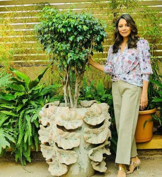 ਕਿੰਗ ਖਾਨ ਦੇ ਘਰ ਦੇ ਹਰ ਕੋਨੇ ਨੂੰ ਸੋਚ ਸਮਝ ਕੇ ਤਿਆਰ ਕੀਤਾ ਗਿਆ ਹੈ ਅਤੇ ਇਸ ਦੀ ਸ਼ਾਨ ਸਾਫ ਦਿਖਾਈ ਦੇ ਰਹੀ ਹੈ।