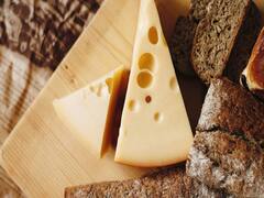 Cheese Benefits : சீஸ் ரொம்ப பிடிக்குமா? உங்களுக்கு இது சர்ப்ரைஸா இருக்கும்!