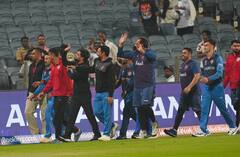 अफगाणिस्तानने तीन विश्वचषक विजेत्यांची जिरवली, सेमी-फायनलच्या आशा ठेवल्या जिवंत