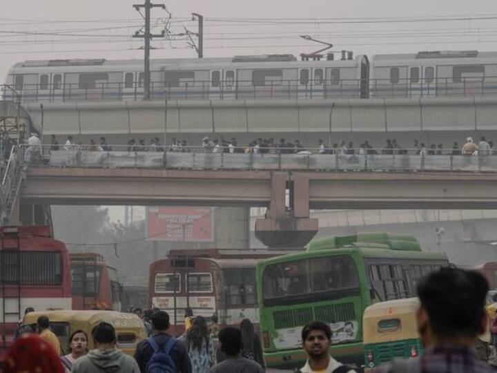 Delhi Weather Update Today 30 Oct 2023 Delhi climate worse today  AQI 325 Delhi Air Pollution Level Delhi Air Pollution Level: पहले से ज्यादा खराब हुई आबोहवा, एक्यूआई 325, जानें अगले 5 दिनों तक कैसा रहेगा मौसम 