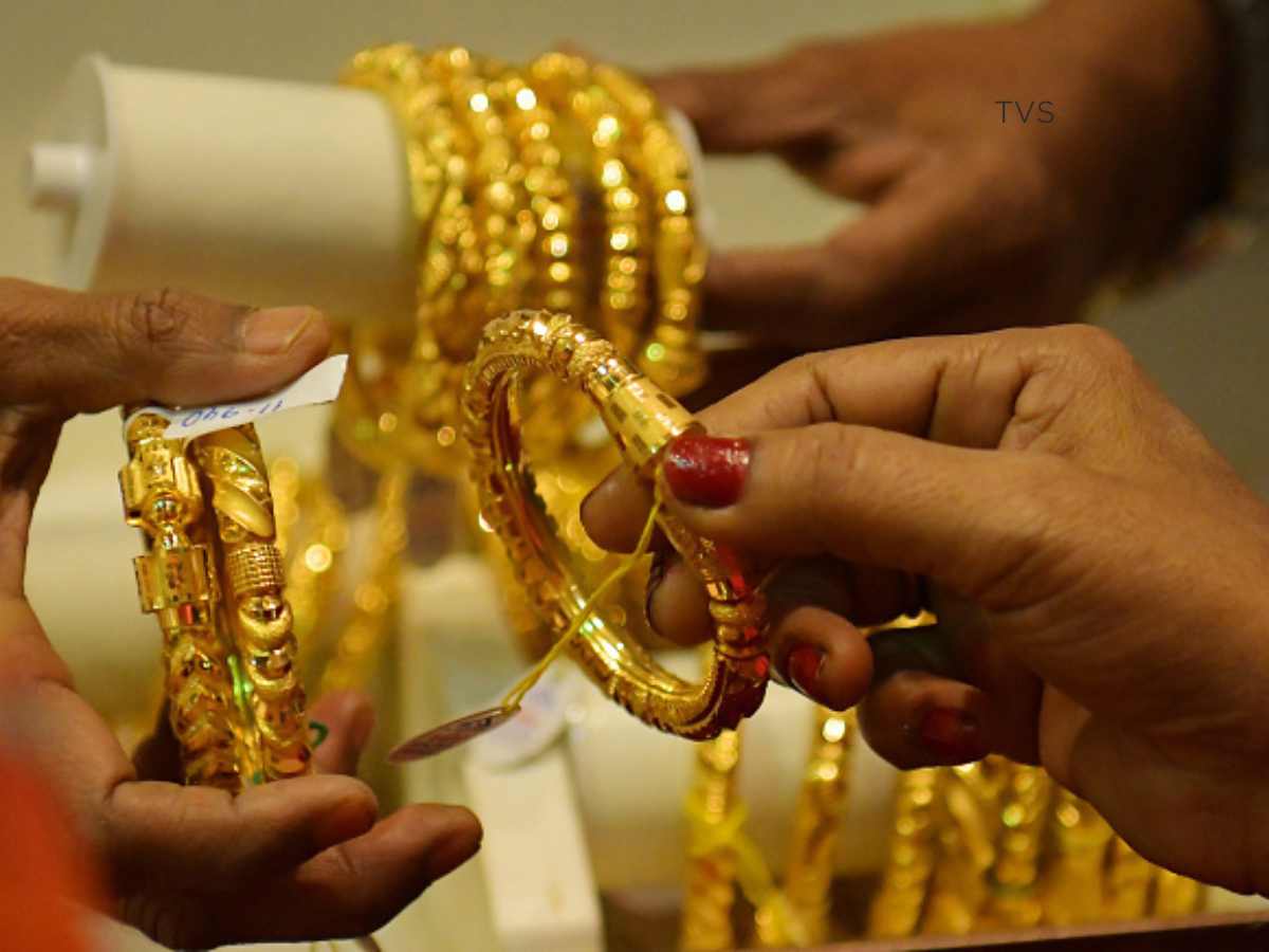 Gold Price Today: ধনতেরসের আগে কমল সোনার দাম? কত দামে বিকোচ্ছে রুপো?