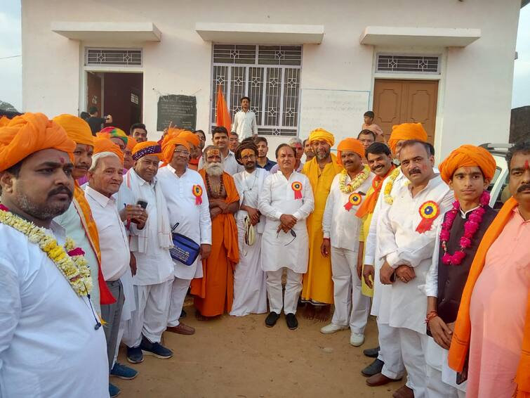 Rajasthan Election 2023 karauli vidhan sabha election bjp ashok singh dhabhai darshan singh gurjar update ann Rajasthan Election 2023: गुर्जर महापंचायत में हुआ बड़ा फैसला, निर्दलीय चुनाव लड़ने का एलान करने वाले पूर्व विधायक ने बदला 'प्लान'