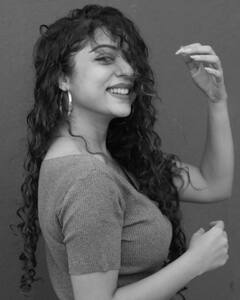 South Pics: વર્લ્ડકપની વચ્ચે વિરાટ પર ફિદા થઇ સાઉથની આ હૉટ હસીના, તસવીરો જોઇને અનુષ્કાને પણ થશે જલન....