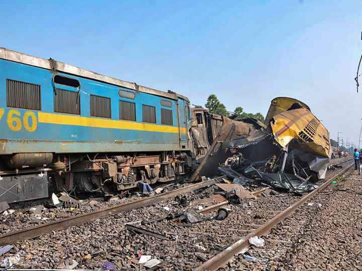 Andhra Train Accident: छह महीने पहले ही हुई शादी... बस 5 मिनट दूर थी जिंदगी और दो बच्‍चे... 14 लोगों की दर्दनाक मौत की कहानी