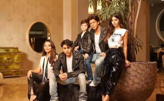 ਖਾਨ ਦੀਆਂ ਫਿਲਮਾਂ ਵਾਂਗ ਉਨ੍ਹਾਂ ਦੇ ਘਰ ਦੀ ਕਹਾਣੀ ਵੀ ਬਿਲਕੁਲ ਸਿਨੇਮਿਕ ਹੈ। ਮੰਨਤ, ਇੱਕ ਗ੍ਰੇਡ III ਵਿਰਾਸਤੀ ਵਿਲਾ ਜੋ 1920 ਦੇ ਦਹਾਕੇ ਤੋਂ ਹੈ, ਅਸਲ ਵਿੱਚ ਵਿਲਾ ਵਿਏਨਾ ਵਜੋਂ ਜਾਣਿਆ ਜਾਂਦਾ ਸੀ। ਖਾਨ ਦੀ ਇਸ ਜਾਇਦਾਦ 'ਤੇ ਸਾਲਾਂ ਤੋਂ ਨਜ਼ਰ ਸੀ, ਅਤੇ ਆਖਰਕਾਰ 2001 ਵਿੱਚ, ਬਾਲੀਵੁੱਡ ਸਟਾਰ ਨੇ ਆਪਣਾ ਸੁਪਨਾ ਸਾਕਾਰ ਕੀਤਾ ਅਤੇ ਮੰਨਤ ਨੂੰ ਖਰੀਦਿਆ ਅਤੇ ਇਸਨੂੰ ਆਪਣੇ ਸੁਪਨਿਆਂ ਦਾ ਘਰ ਬਣਾ ਲਿਆ।