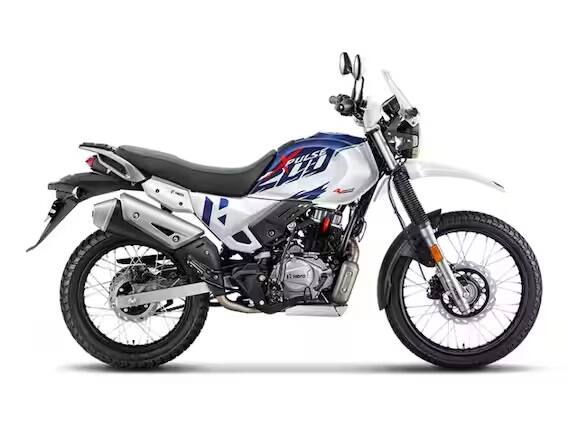 આ લિસ્ટમાં પહેલું નામ Hero XPulse 200 4V છે, જેને તમે એક્સ-શોરૂમ 1.41 લાખ રૂપિયાની કિંમતે ખરીદી શકો છો. તેમાં 200cc ફૉર વાલ્વ ઓઈલ કૂલ્ડ BS6 એન્જિન છે, જે 19hpનો પાવર અને 17.35 Nmનો ટૉર્ક જનરેટ કરે છે.