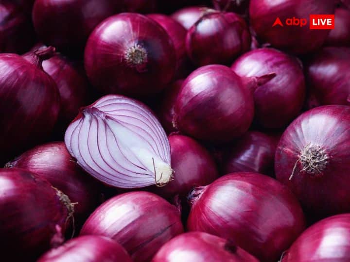 Onion Price Reduction: Farmers and traders stopped the auction of onion due to government ban on export સરકારના એક નિર્ણયથી ડુંગળી પકવતા ખેડૂતોને રોવાનો વારો આવ્યો, સમગ્ર સૌરાષ્ટ્રમાં હરાજી બંધ