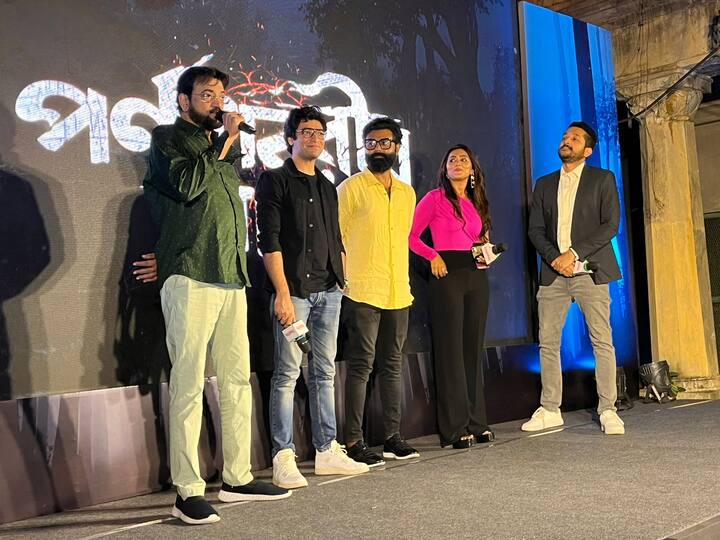 এই ছবি সম্পর্কে কথা বলতে গিয়ে পরমব্রত বলেছিলেন, 'যাঁরা ইতিমধ্যেই সিরিজটি দেখে ফেলেছেন, তারা সবাই বলেছেন সিরিজটি বেশ জমাটি ও গা শিরশিরে।'