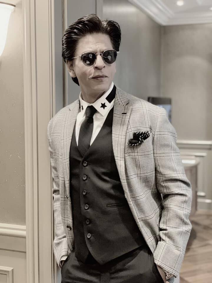 प्रियंका चोपड़ा से अफेयर – इन सब चीजों के अलावा शाहरुख खान साल 2006 में प्रियंका चोपड़ा के साथ अफेयर को लेकर भी खूब विवादों में रहे थे. दरअसल उस वक्त दोनों की फिल्म ‘डॉन’ रिलीज हुई थी. तब ये खबरें सामने आने लगी थी शाहरुख और प्रियंका एक-दूसरे को डेट कर रहे हैं.