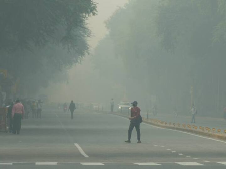 Delhi Air Pollution deadly AQI pollution in Mundka crossed 430 AQI Delhi Air Pollution: संभलकर रहें दिल्ली वाले! जानलेवा एक्यूआई ने दी दिल्ली में दस्तक, मुंडका में प्रदूषण 430 के पार 