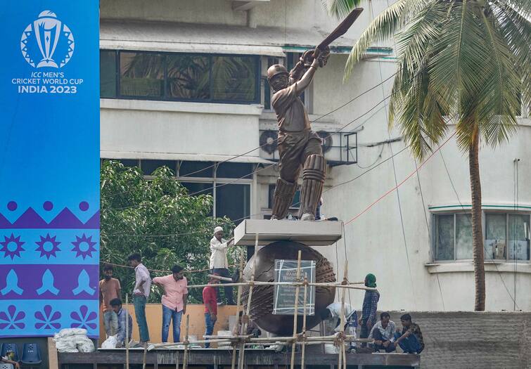 Mumbai A life-size statue of former cricketer Sachin Tendulkar at the Wankhede Stadium in Mumbai The statue will be unveiled on Wednesday  Wankhede Stadium : सचिन तेंडुलकरच्या पूर्णाकृती पुतळ्याचे आज अनावरण, अनेक दिग्गज राहणार उपस्थित