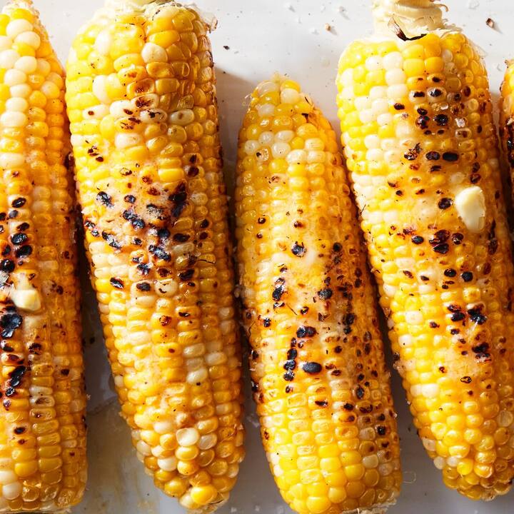 ਮੱਕੀ ਵਿਟਾਮਿਨ ਬੀ 6, ਆਇਰਨ, ਵਿਟਾਮਿਨ ਏ, ਥਿਆਮੀਨ, ਜ਼ਿੰਕ ਅਤੇ ਮੈਗਨੀਸ਼ੀਅਮ ਵਰਗੇ ਪੌਸ਼ਟਿਕ ਤੱਤਾਂ ਨਾਲ ਭਰਪੂਰ ਹੁੰਦੀ ਹੈ। ਇਹ ਇਮਿਊਨਿਟੀ ਵਧਾਉਣ ਵਿੱਚ ਮਦਦ ਕਰਦੇ ਹਨ। ਜਿਸ ਕਾਰਨ ਥਕਾਵਟ ਅਤੇ ਕਮਜ਼ੋਰੀ ਦੂਰ ਹੁੰਦੀ ਹੈ ਅਤੇ ਸਰੀਰ ਨੂੰ ਤਾਕਤ ਮਿਲਦੀ ਹੈ।