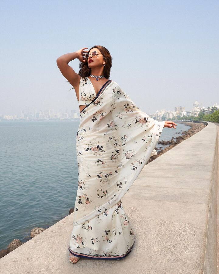 અભિનેત્રી પ્રિયંકા ચોપરા ખૂબ જ નાની ઉંમરમાં ગ્લેમરસ દુનિયાનો ભાગ બની ગઈ હતી. વર્ષ 2000માં મિસ વર્લ્ડનો ખિતાબ જીત્યા બાદ પ્રિયંકા ચોપરાએ બોલિવૂડમાં પગ મૂક્યો.