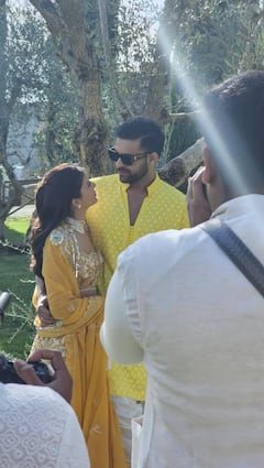 Varun-Lavanya Haldi Photos: वरुण-लावण्या की हल्दी की तस्वीरें आई सामने, यूं एक दूजे के प्यार में डूबे दिखे कपल