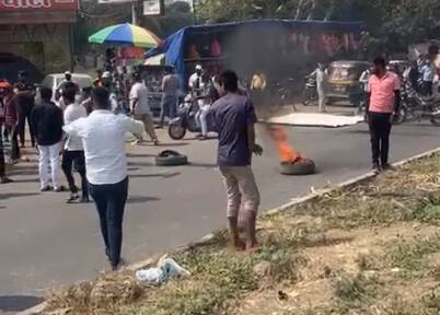 Maratha Reservation : मराठ्यांचा रोष पुण्यापर्यंत, नवले ब्रिजवर टायरची जाळपोळ; मुंबई आणि साताऱ्याकडे जाणारी वाहतूक अडवली pune reservation Tire burning on Navle Bridge by maratha members in Pune Maratha Reservation : मराठ्यांचा रोष पुण्यापर्यंत, नवले ब्रिजवर टायरची जाळपोळ; मुंबई आणि साताऱ्याकडे जाणारी वाहतूक अडवली