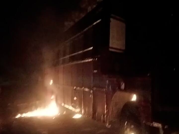 अनेक ठिकाणी जाळपोळ झाल्याच्या घटना घडत आहेत.