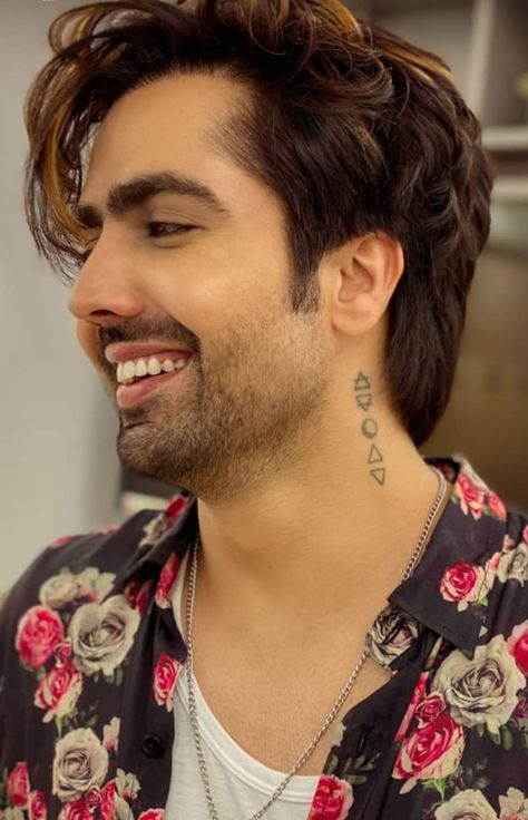 Hardy Sandhu becomes first Indian singer to be associated with Manchester  Football Club | NewsTrack English 1