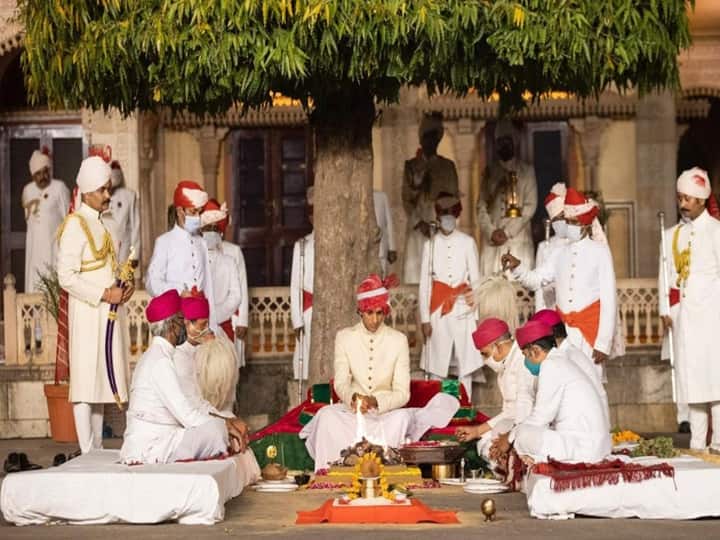 महाराजा पद्मनाभ सिंह के परदादा अंग्रेजी राज के दौरान जयपुर के अंतिम राजा रहे हैं. साल 2011 में अपने दादा के निधन के बाद महाराजा पद्मनाभ सिंह को अनौपचारिक रूप से जयपुर की राजगद्दी मिल गई थी.