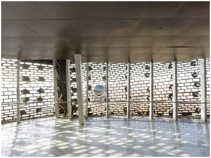 इस गैलरी में सरदार पटेल से जुड़ी जानकारी दर्शाई गई है और यहां से आप मूर्ति के बाहर भी देख सकते हैं. यहां खिड़कियां बनी हुई हैं, जिसमें से आप बाहर का नजारा देख सकते हैं.