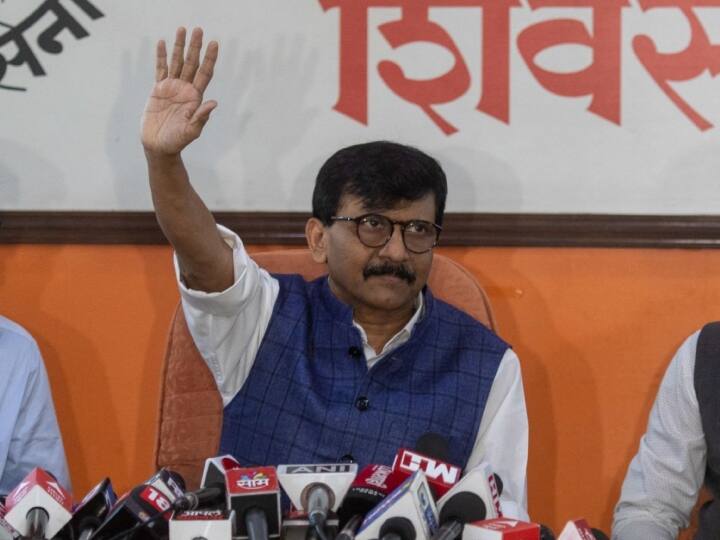 Advaya Hire Arrest is purely part of political pressure conspiracy of Dada Bhuse says Uddhav Thackeray MP Sanjay Raut Shiv Sena Maharashtra Marathi News अद्वय हिरेंची अटक पूर्णपणे राजकीय दबावतंत्राचा भाग, दादा भुसेंचं षडयंत्र; संजय राऊतांनी थेट फटकारलं