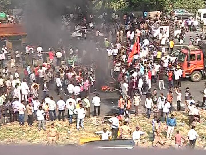 नागरिकांचे हे हाल पाहून आणि परिस्थिती चिघळत असल्याचं पाहून पोलीस मध्यस्थी करण्याचा प्रयत्न करत आहे. वाहतूक कोंडी सोडवून नागरिकांना नीट मार्गस्थ होऊ द्या, अशी विनंती पोलिसांकडून मराठा कार्यकर्त्यांना केली जात आहे.