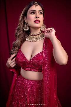 Neha Malik: ਨੇਹਾ ਮਲਿਕ ਨੇ ਲਾਲ ਲਹਿੰਗਾ-ਚੋਲੀ ਪਹਿਨ ਕਿਲਰ ਲੁੱਕ ਨਾਲ ਮਚਾਈ ਤਬਾਹੀ, ਗਲੈਮਰਸ ਲੁੱਕ ਦੇ ਦੀਵਾਨੇ ਹੋਏ ਫੈਨਜ਼