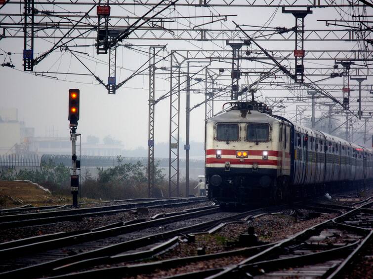 Vizianagaram Train Accident Many services are canceled today due to Vizianagaram train accident Vizianagaram Train Accident: విజయనగరం రైలు ప్రమాదంతో ఇవాళ పలు సర్వీస్‌లు రద్దు