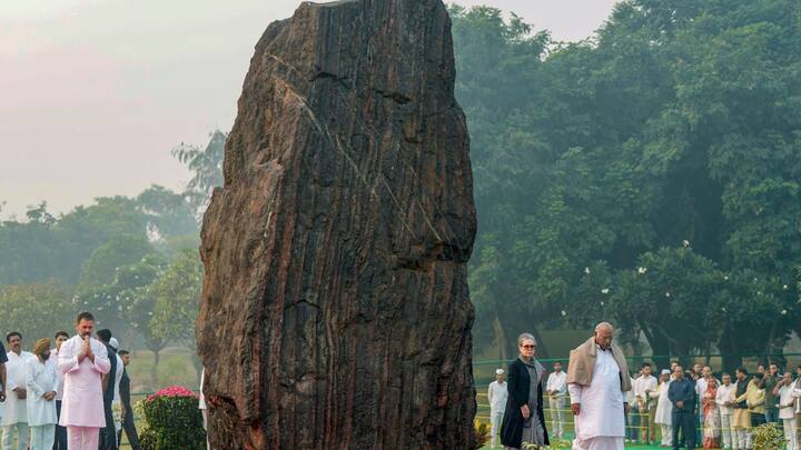 স্বর্ণমন্দিরে এই অভিযানের বদলা নিতে ১৯৮৪ সালের ৩১ অক্টোবর, একেবারে পয়েন্ট ব্ল্যাঙ্ক রেঞ্জ থেকে প্রধানমন্ত্রীকে গুলি করে তাঁরই দেহরক্ষী সতবন্ত সিংহ এবং বিয়ন্ত সিংহ। নয়াদিল্লিতে ১ নম্বর সফদরজঙ্গ রোডের বাড়িতে লুটিয়ে পড়েন তিনি। শেষ হয় এক অধ্যায়।
