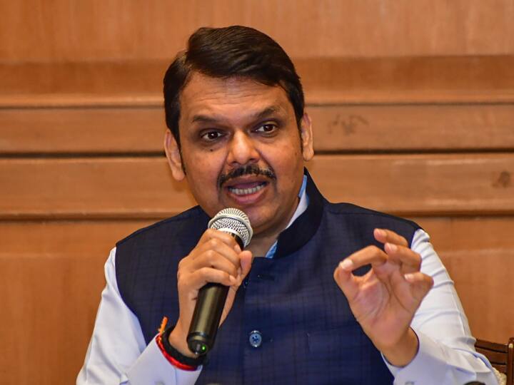 Maratha Reservation: आगजनी और तोड़फोड़ पर सरकार अलर्ट, OBC नेताओं को मिला सुरक्षा का आश्वासन Maratha Reservation News Maharashtra government will provide security to OBC leaders Devendra Fadnavis assured Maratha Reservation: आगजनी और तोड़फोड़ पर सरकार अलर्ट, OBC नेताओं को मिला सुरक्षा का आश्वासन