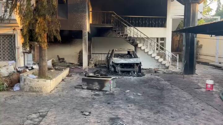 बीड शहरात आंदोलन आणि विघातक घटनेमुळे आतापासून पुढल्या अनिश्चित काळापर्यंत ही संचारबंदी करण्यात आली आहे