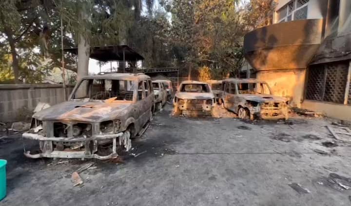 Beed Kshirsagar House Fire:  बीडमध्ये मराठा आंदोलक आक्रमक झाल्याचं पाहायला मिळालं.