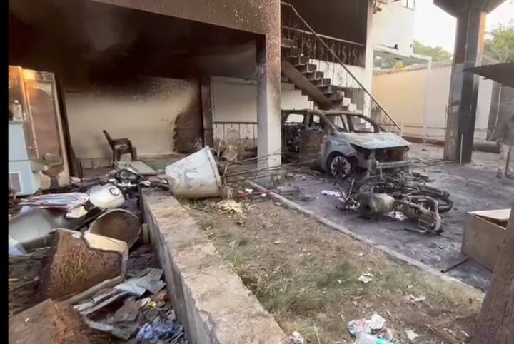 बीडमध्ये सुरू असलेल्या ' जाळपोळीच्या घटनांमुळे बीडमध्ये तणावाचे वातावरण निर्माण झाले आहे