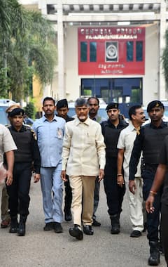 Chandra Babu Naidu: ஜாமீனில் வெளியே வந்த சந்திரபாபு நாயுடு..உற்சாக வரவேற்பளித்த தொண்டர்கள்..!