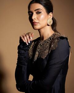 Karishma Tanna : 'क्योंकि सास भी कभी बहू थी' फेम करिश्मा तन्नाने शेअर केला हॉट लूक!